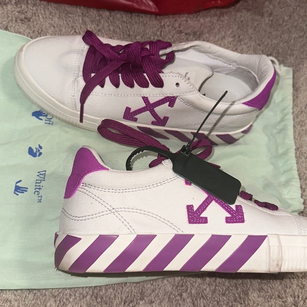 Off-White Low Vulcanized Canvas Sneaker